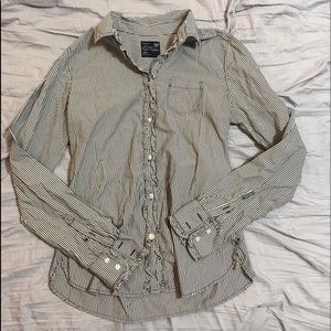 American Eagle button up blouse. Size M